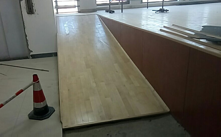 楓木風雨操場運動地板品牌廠家