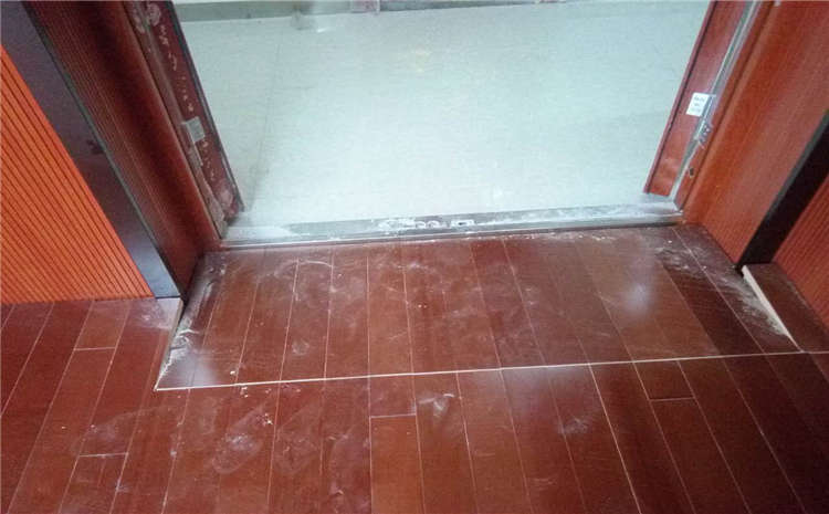 指接板風(fēng)雨操場地板多少錢一平米?
