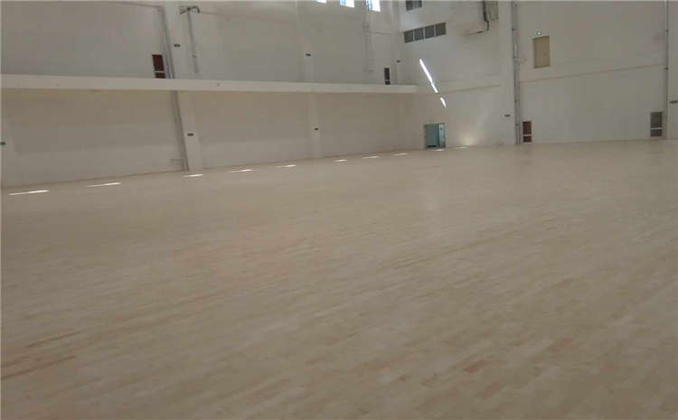 松木實(shí)木運(yùn)動(dòng)地板怎么翻新?